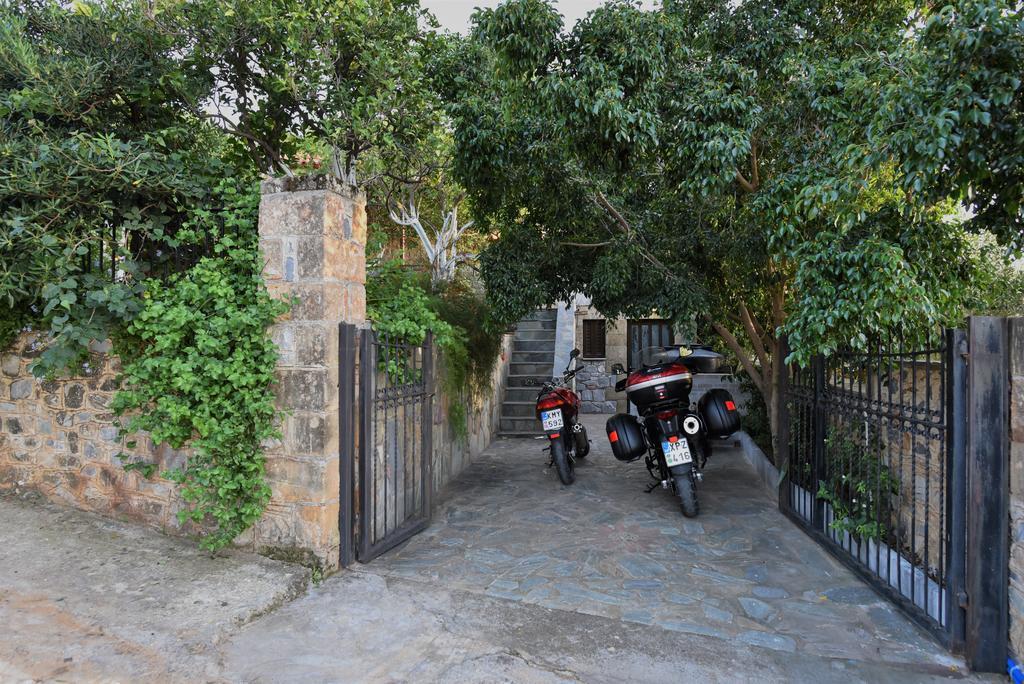 Villa Onar A Stone House With Amazing View Stoupa Bagian luar foto