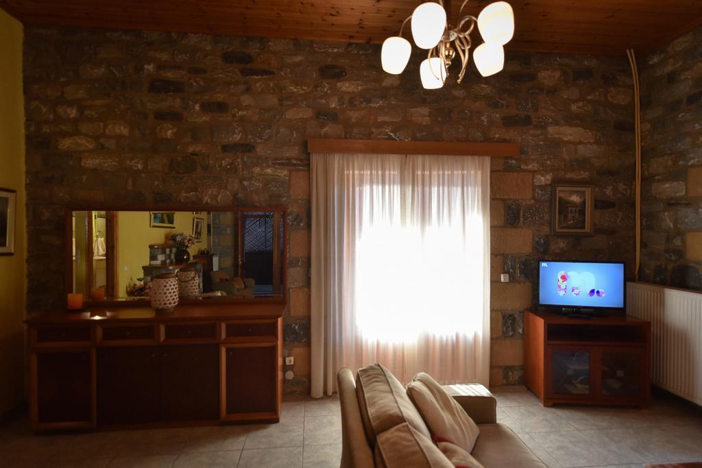 Villa Onar A Stone House With Amazing View Stoupa Bagian luar foto