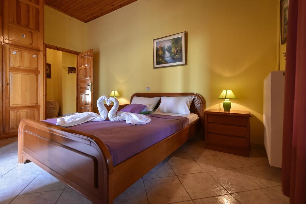 Villa Onar A Stone House With Amazing View Stoupa Bagian luar foto